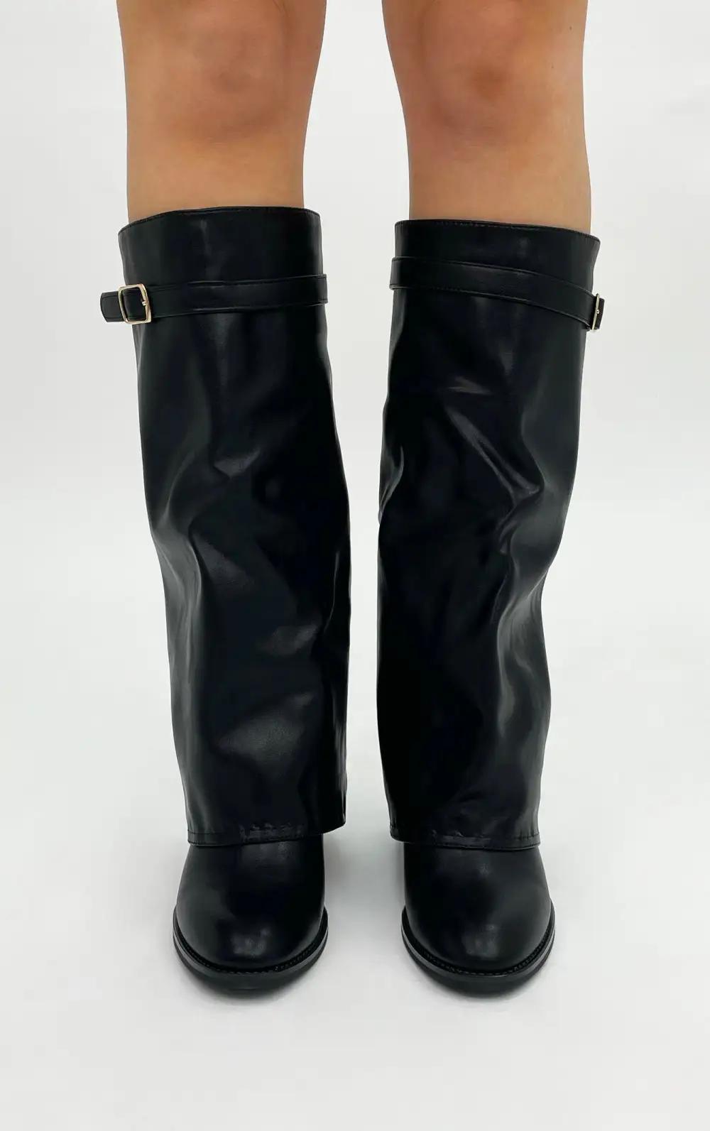 Livara Boots with Belt